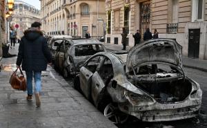 Slika Pariza nakon sinoćnjih nereda: Izgorjela vozila na ulicama